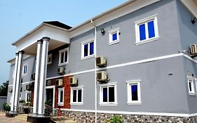 Estee Hotel